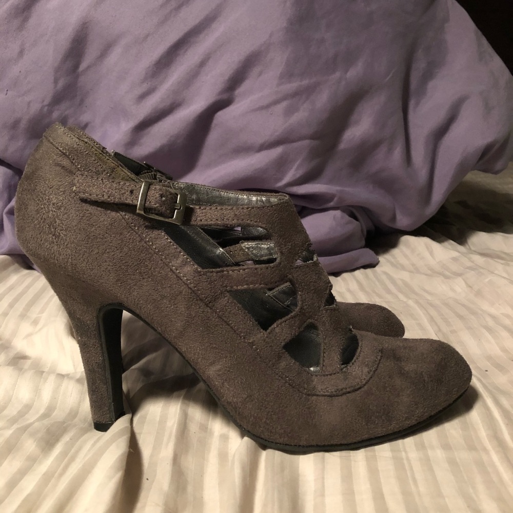 Silver Gray Cutout Mid Heel